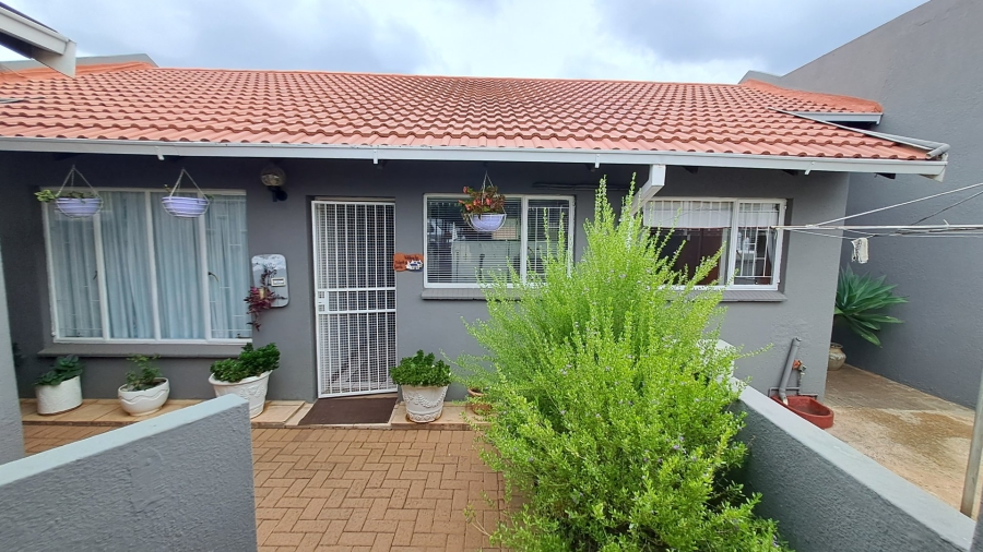 3 Bedroom Property for Sale in Langenhovenpark Free State